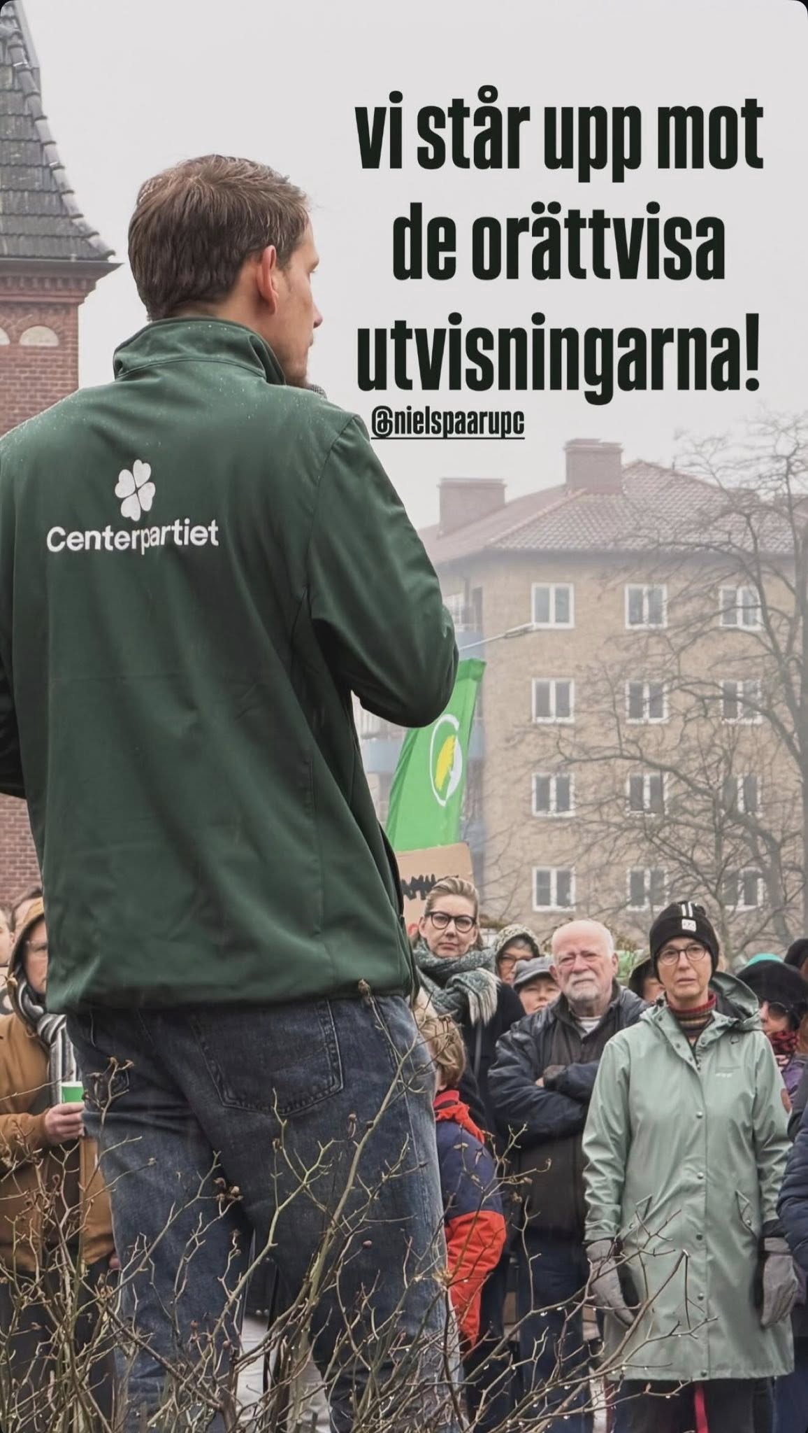 Niels Paarup-Petersen på manifestation mot tonårsutvisningarna