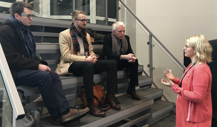 Simon Palme, Fredrik Christensson och Lars Kallsäby får en introduktion till Expectrum av Lisa Kilestad.