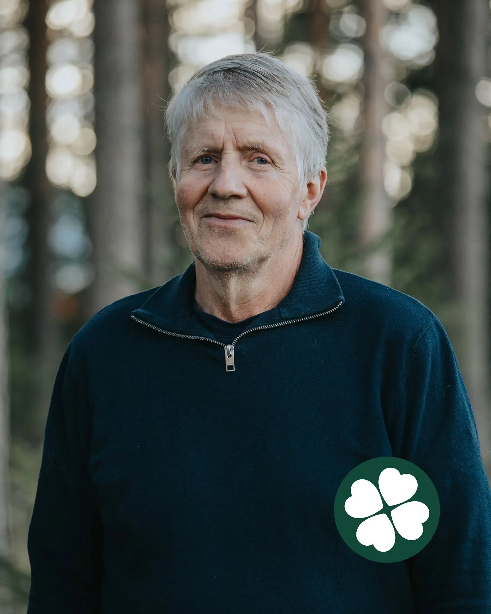 Leif Lindgren i profil med tallar i bakgrunden och Centerklöver nere till höger i bild.