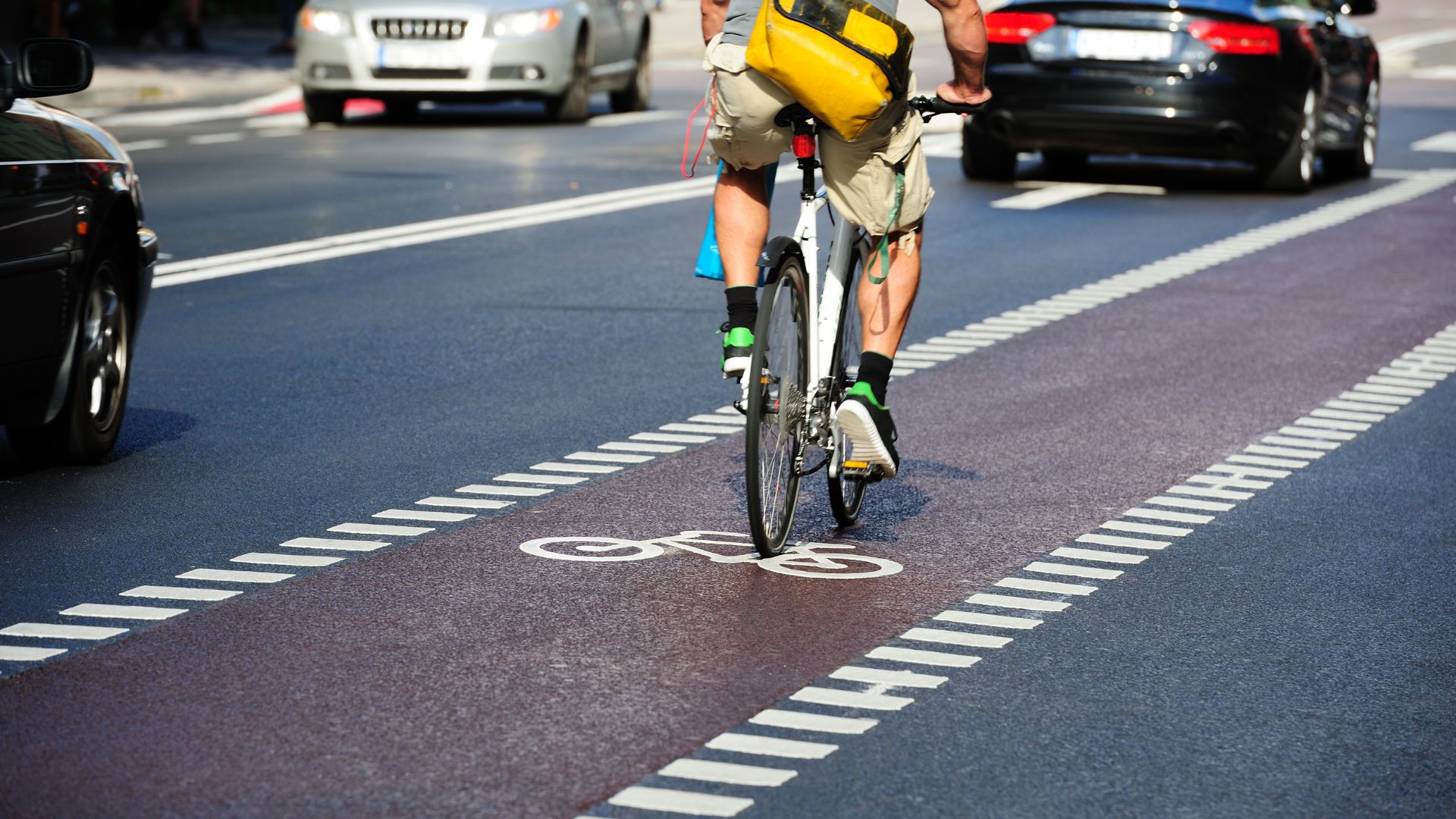 Bil- och cykelväg