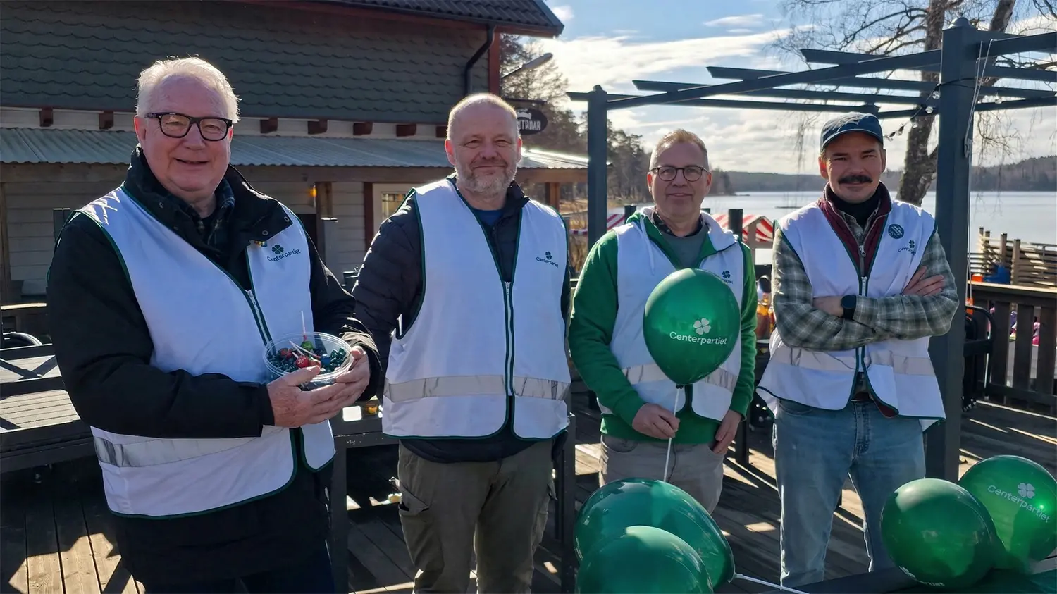 Centerpartiet var med på Påskmarknaden vid Vimmerby camping. Från vänster: Leif Larsson, Marcus Jonmyren, Magnus Danlid och Björn Tunek.