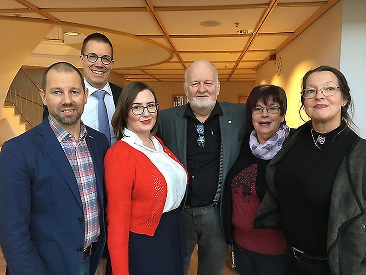 Nyvalda viceordföranden. Från vänster: Robert Axebro, gymnasie- och vuxenutbildningsnämnden; Fredrik Elgh, kulturnämnden; Maja Westling, miljö- och hälsoskyddsnämnden; Sven-Olov Edvinsson, kommunfullmäktige; Solveig Granberg, jämställdhetsutskottet; samt Anna-Karin Sjölander, tekniska nämnden.