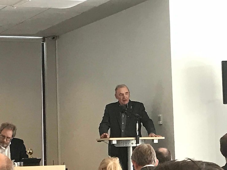 Ola Lindvall i talarstolen