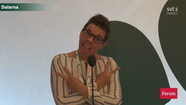 Jenny gör en grimas i Tv